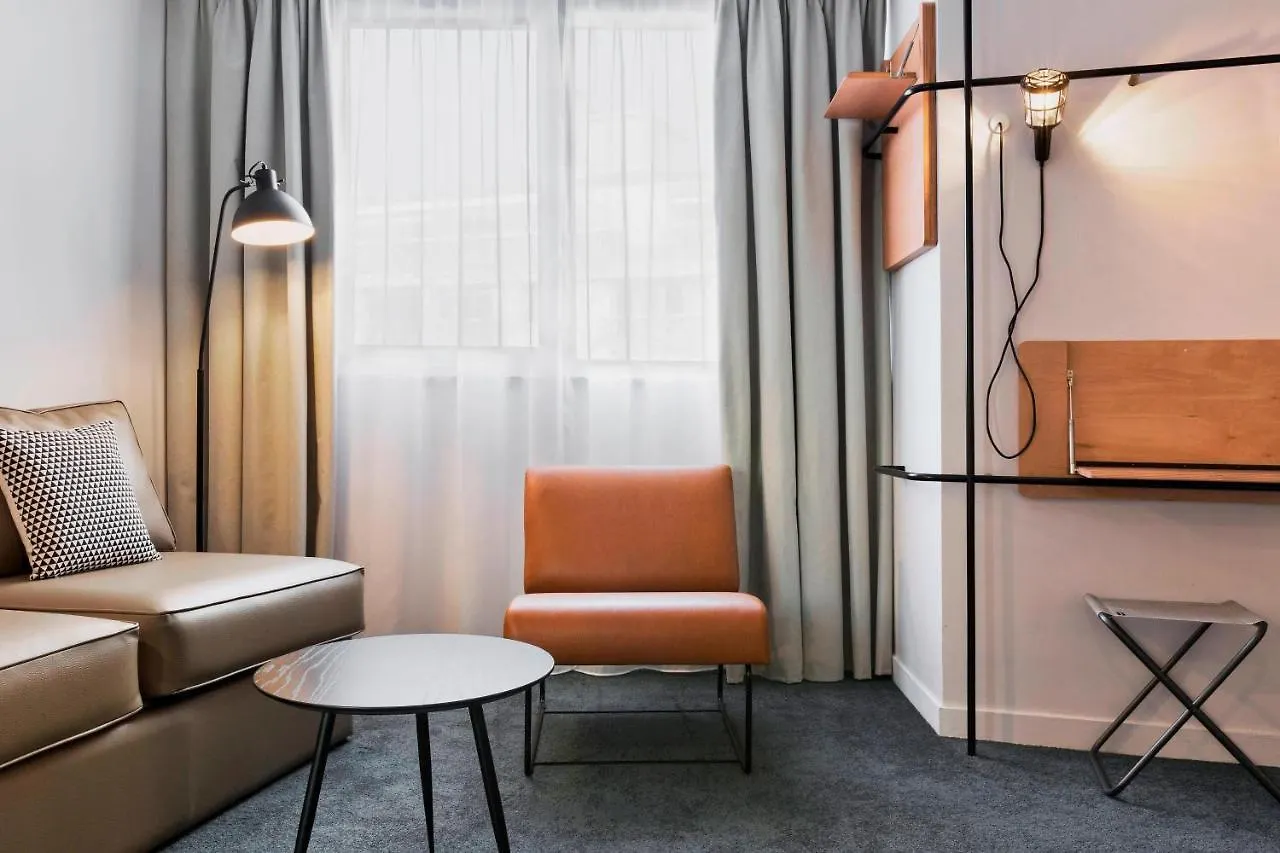 Moxy Bastille Hotel 3*